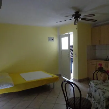 Apartment Popi - One Bedroom With Balcony 6 *