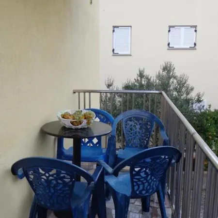 Popi - One Bedroom With Balcony 6