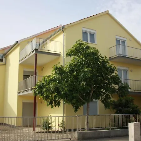 Popi - One Bedroom With Balcony 6 Apartment